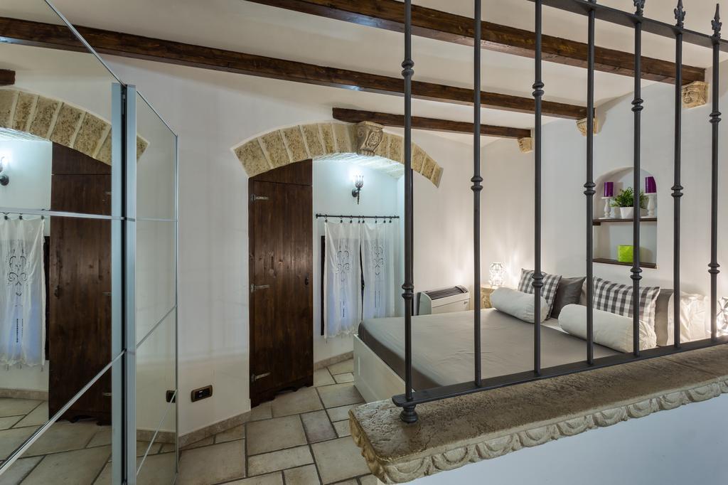 Due Passi Dal Borgo Antico Apartment Bari Cameră foto