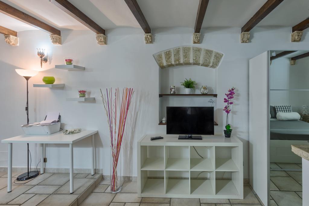 Due Passi Dal Borgo Antico Apartment Bari Cameră foto